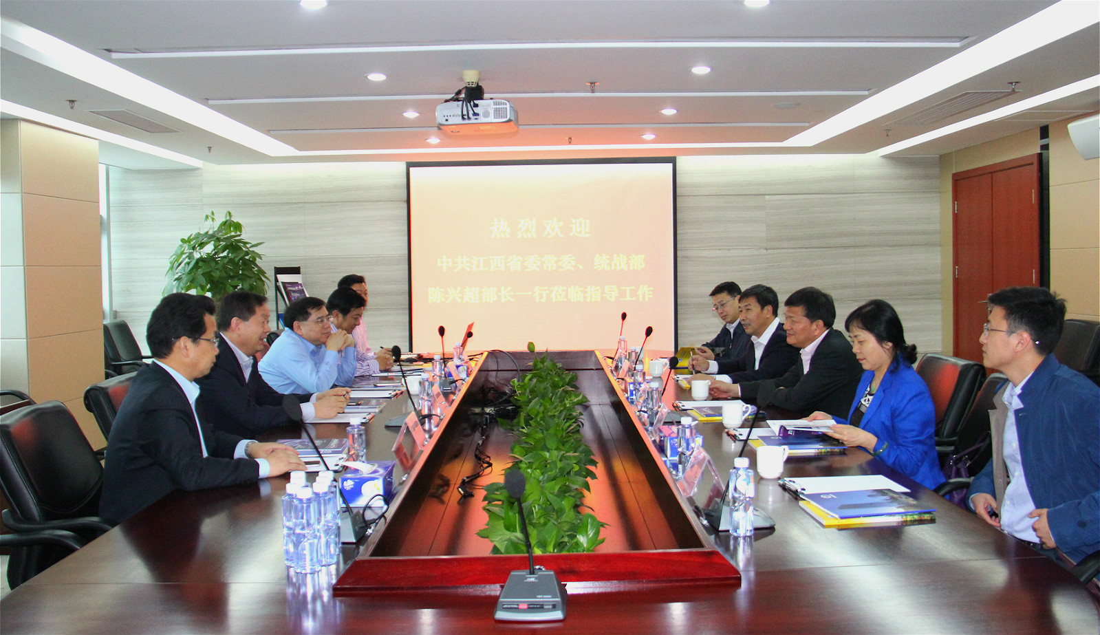 中共江西省委常委、统战部部长陈兴超一行到访杏耀集团